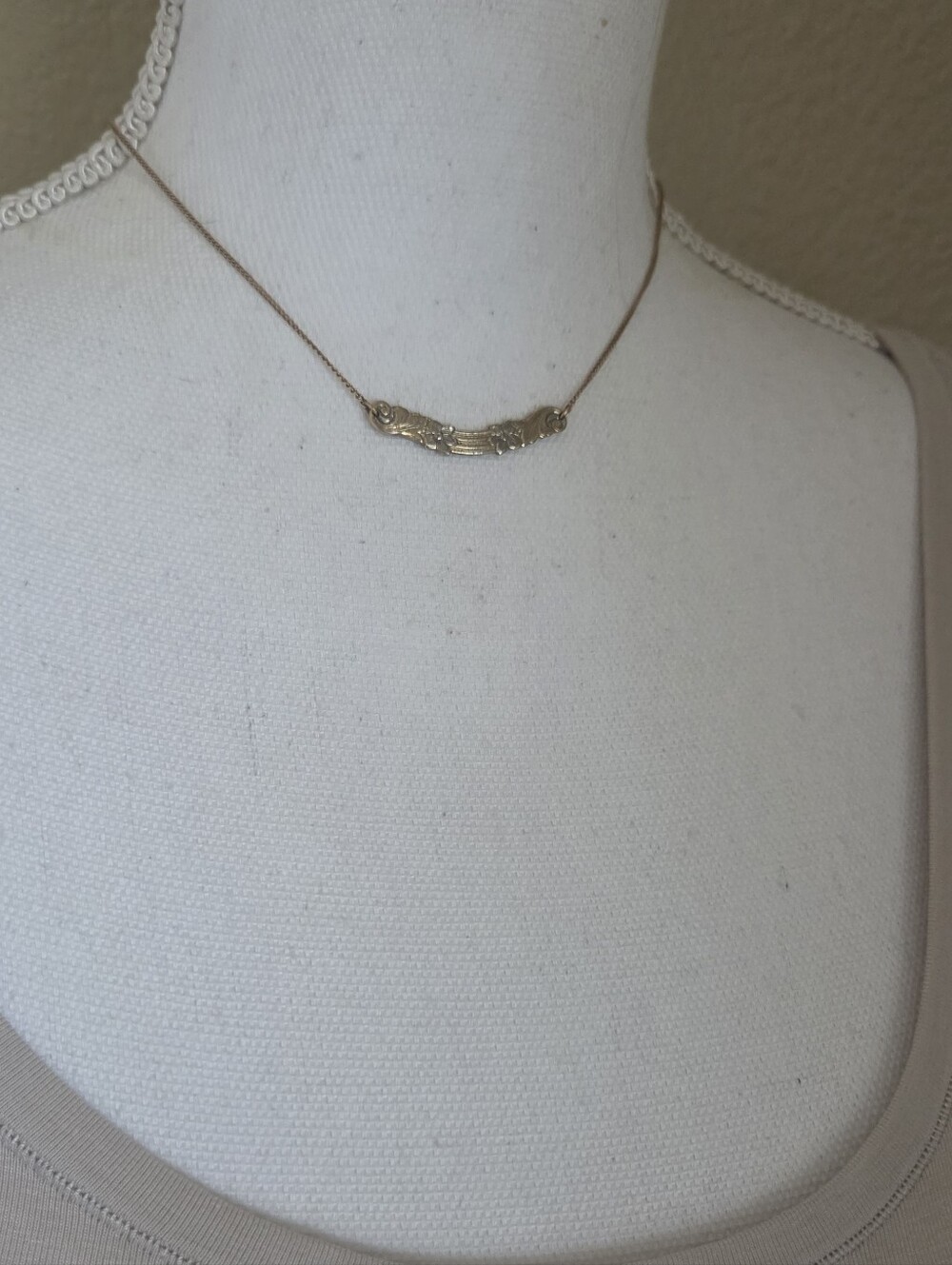 vintage 1928 jewelry co bar necklace silver tone scroll floral horizontal pendan - Picture 5 of 6